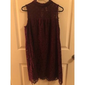 Sleeveless lace dress